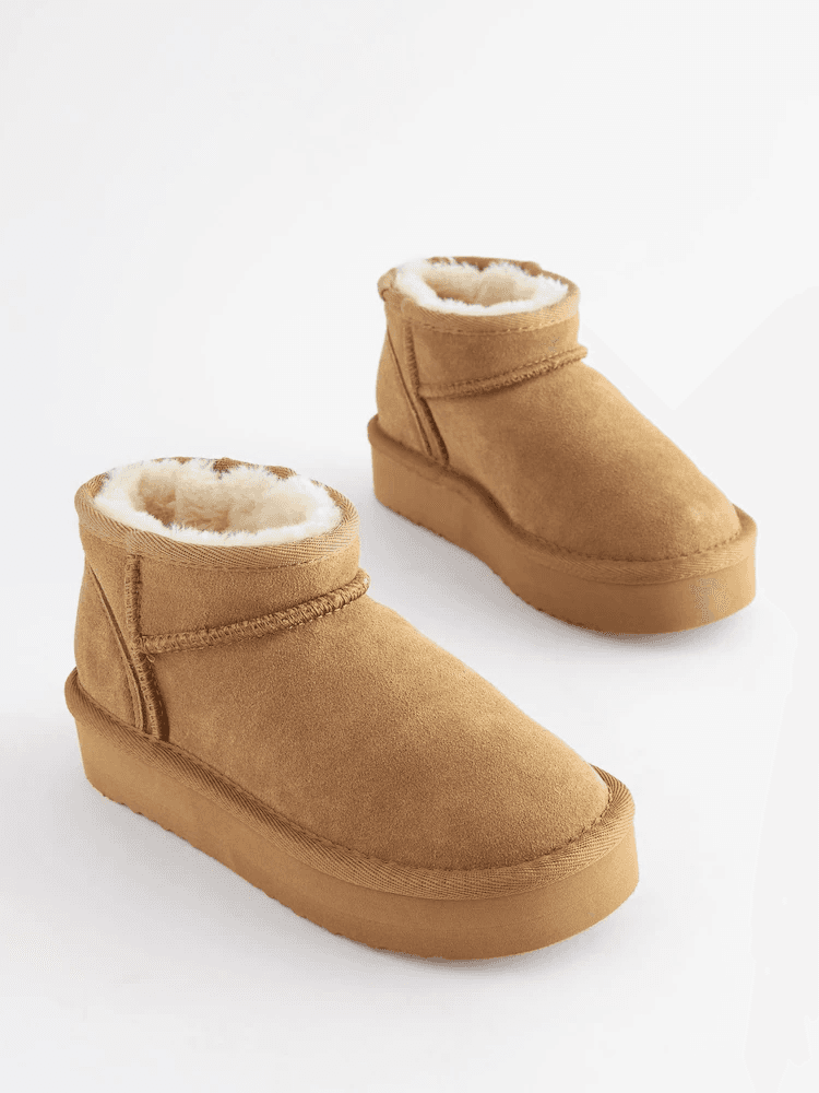 embrace-winter-in-cozy-stylish-boots
